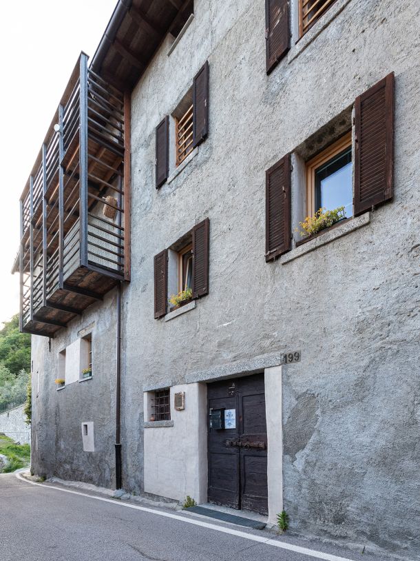 l'esterno e il portone