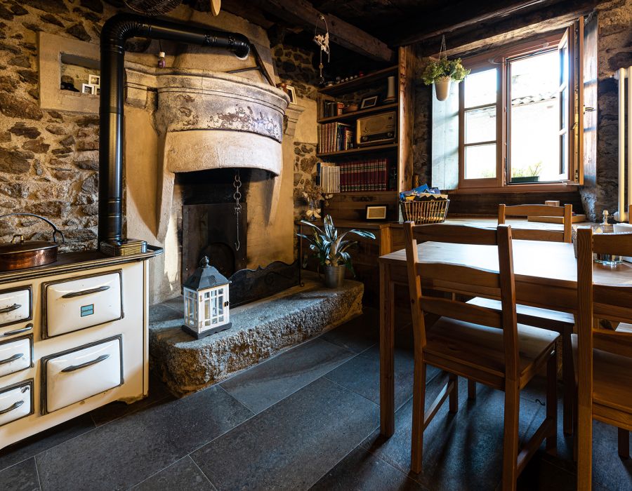 la sala con il camino